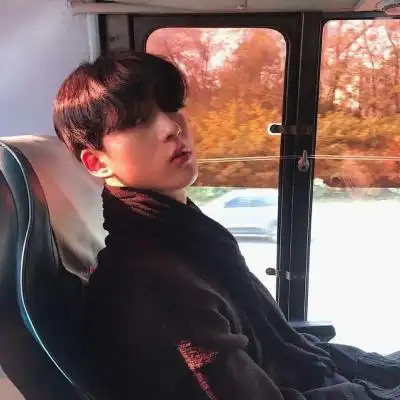 如果一个女人动了情,会有哪些主动的表现呢