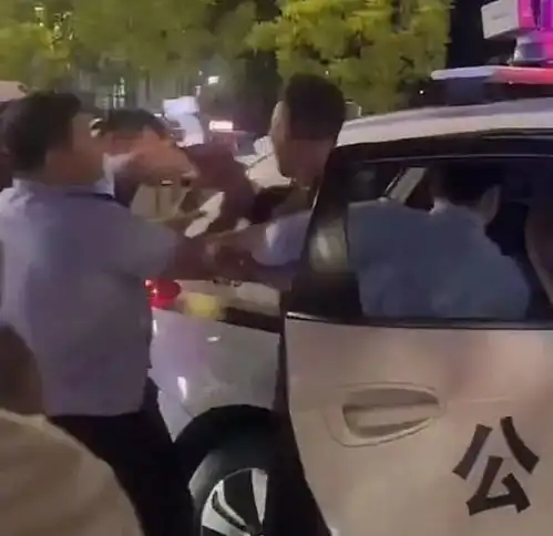 醉酒男自称我爸是人大代表我妈是政协委员,绍兴警方通报