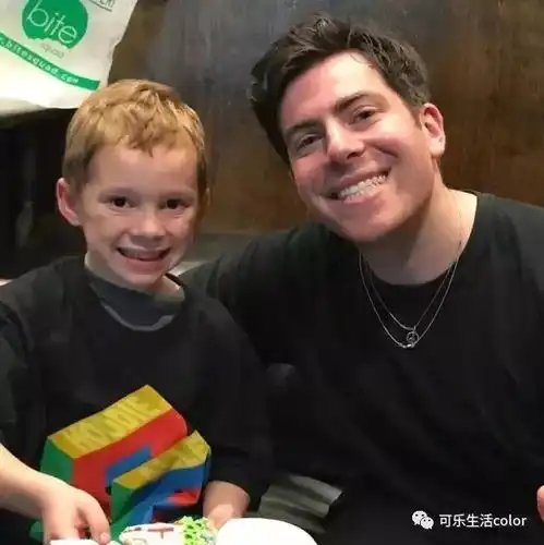 呢个无端端占领表情包嘅假笑小男生,究竟系咩来头海量图片get