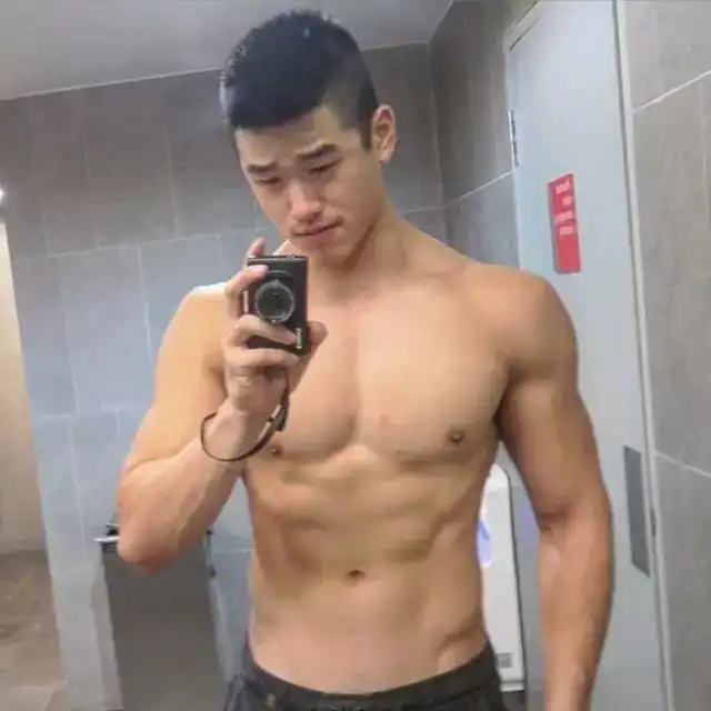 马来西亚健身男模alexchee颜值不高身材来凑