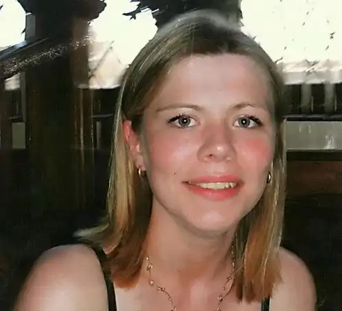 英国一名女子报警,但警察却没有出警,结果女子在家被杀