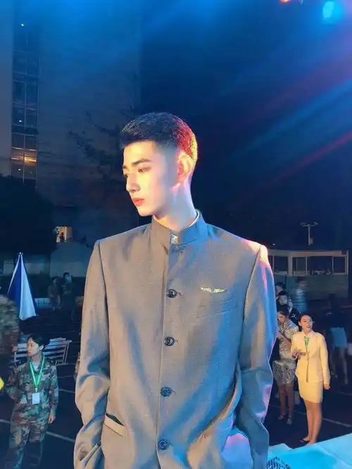 在西航本期校草邓昌豪超有范,认真努力且元气满满的逐梦少年