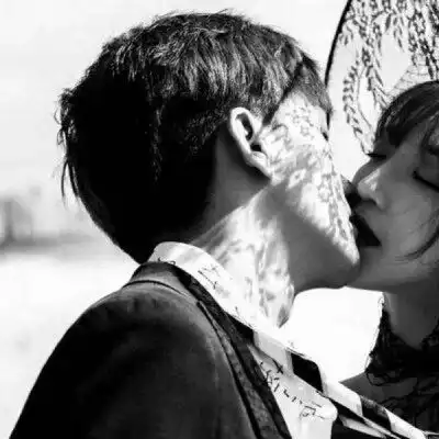 ins真人恩爱情头被你安稳的爱着情侣头像我要个性网