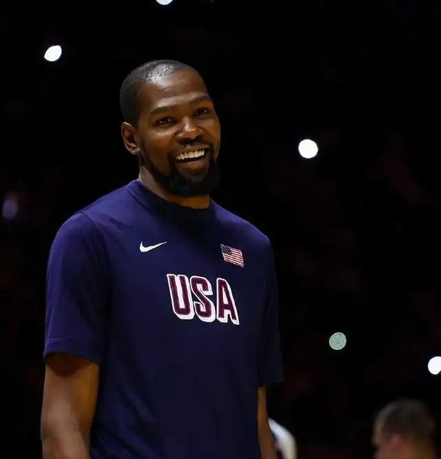 美国男篮5场热身赛詹姆斯成得分王,浓眉变身蓝领,库里失常