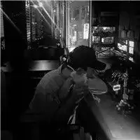 男人戴帽子更是帅上加帅了黑白男生头像高冷气质