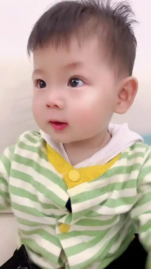 就因为说了一句你好帅呀然后好像听懂了,后面居然还害羞了