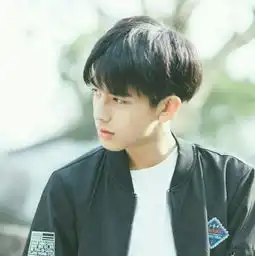 男生脸小颧骨略高身高175适合什么发型求图