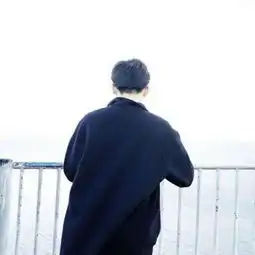 男生霸气头像超拽轻狂图片大全掐一把脸再吻下眉间