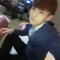 打台球的小帅哥男生个性qq头像