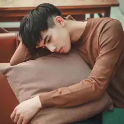 异性相处,当男人频繁有这三个表现,别怀疑,他已经不爱你了