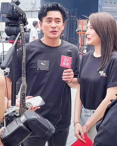 42岁黄宗泽现身深圳,面容憔悴脸上尽是皱纹,网友男神变老头了