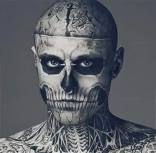 他花费2亿,将人骨纹满全身,出名后却选择自杀,这是艺术吗