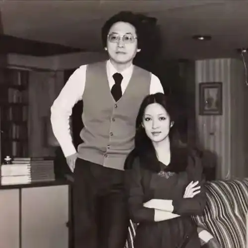 整容42岁未婚生女出书,颜值赛林青霞的她活成了人间清醒