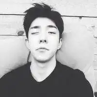 侧中分发型男生头像微信头像图片大全