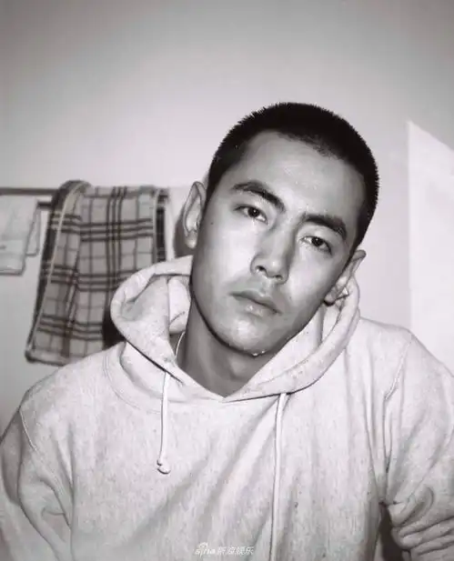 组图阚清子模特男友气质赛过小鲜肉自拍都不带磨皮的