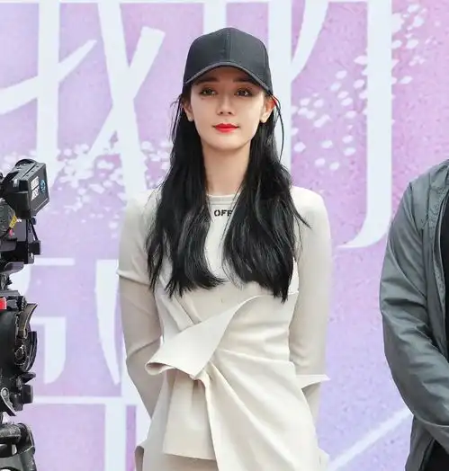 迪丽热巴杨洋新剧刚上线4天,播放量超5.2亿,还被官媒点名合作