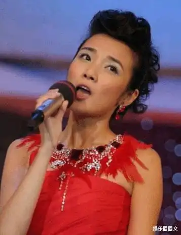 主持人管彤颜值高开窍晚,42岁才做了妈妈,现在过得怎样