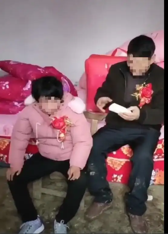 先婚后爱,18万彩礼2万介绍费就可以领走的新娘,谁为她人生买单