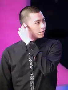 a爆了王源剪寸头,堪称当代去油指南