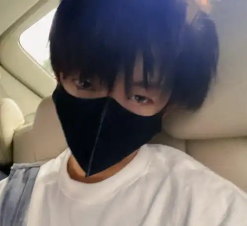 刘宇又上热搜了口罩都挡不住的帅气,手臂肌肉更牛