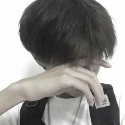 干净阳光的男生头像高清但见故人踏花返