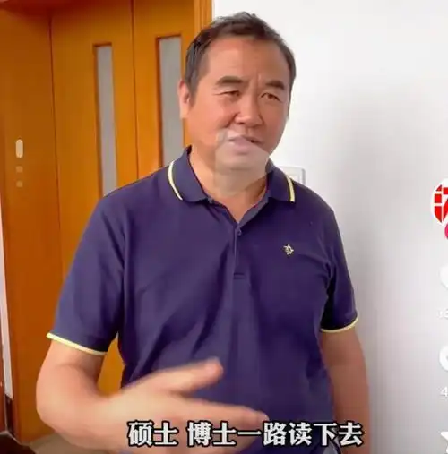 四胞胎兄弟高考走红,却被扒出黑料,父母重男轻女姐姐只能睡厨房