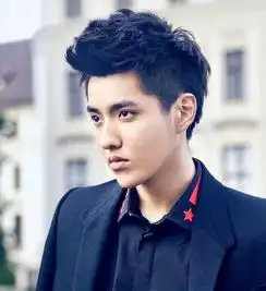 曾是超级男团队长,因退出招致骂声一片,如今成当红男神