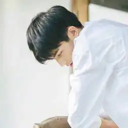 2018qq个性帅哥头像侧面伤感高清图片一生仅此一次的一去不返