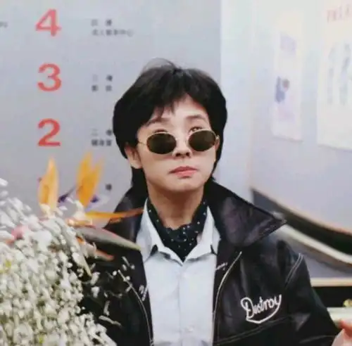 一大波复古港风男女生头像背景图