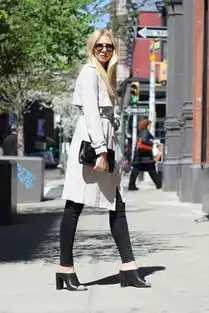 欧美达人风衣搭配街拍示范简简单单穿出迷人气质