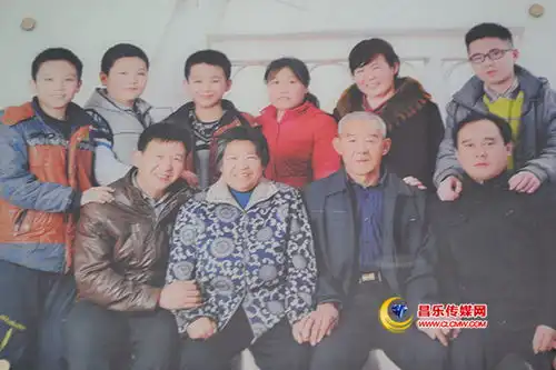 铁血男儿踊跃参军青春励志报效祖国