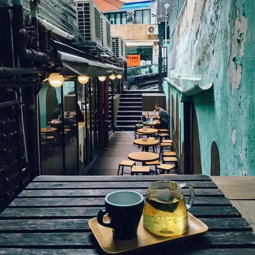 逛腻了中环,现在时髦人都去太平山街