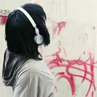 寻戴耳机男生和女生的图片越快越好