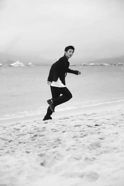 蓝博法国海边时尚大片黑白色调高级质感