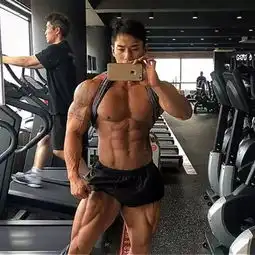 肌肉男直播吃健身餐,网友却全程看肉....