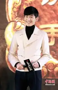 何晟铭涂口红妖娆杨洋跳扇子舞对战陈伟霆