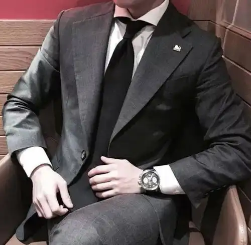 有哪些看起来比较成熟的男生头像