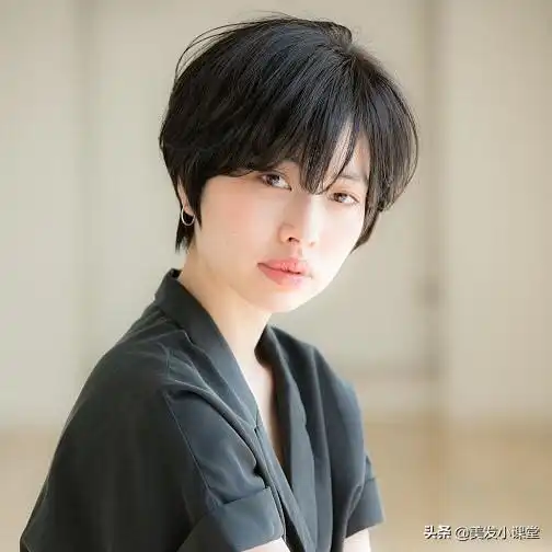 气质型女生短发发型,30岁以后的女性更适合