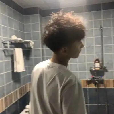 男生头像真人侧脸图片我们的感情不隔夜