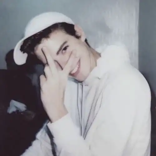 一个人的地位不是靠博同情得来的这样只会消耗别人对你的耐心