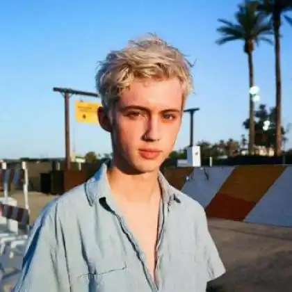 欧美男头像帅气超清,男人做事要坦坦荡荡