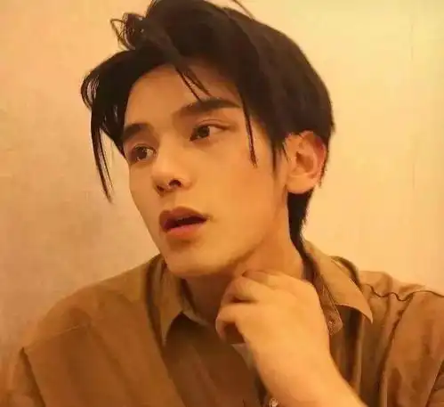 双子座男生很可爱,有时候更像双重人格,像生活里的戏精