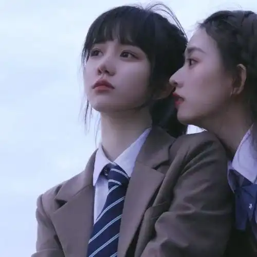 真人闺蜜头像让我有从一而终的憧憬和随时奉陪的热情的人是你