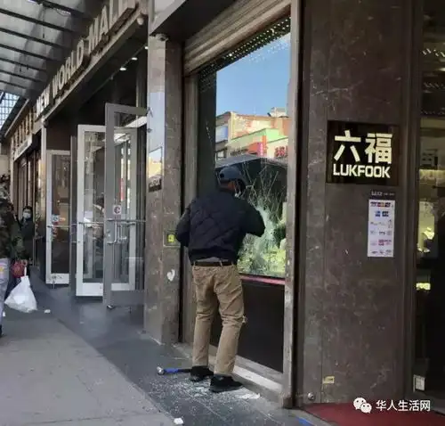 嚣张非裔光天化日抢劫华人珠宝店20万,无人敢管