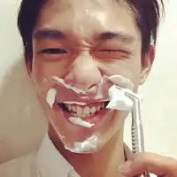 既安静又调皮的男生头像你总是笑着温柔地看着我男生头像