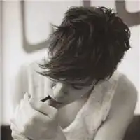 求一张欧美非主流头像男头发微卷低着头点烟给图或链接正确30给分