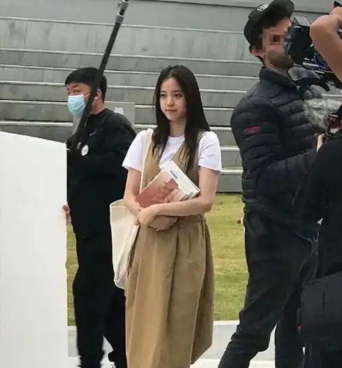 欧阳娜娜瘦了气质也变了,少女感变得有女人味,造型转型完美