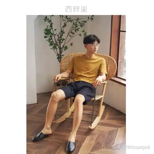 男生穿黄色t恤,军绿色裤子,衬衫怎么搭配