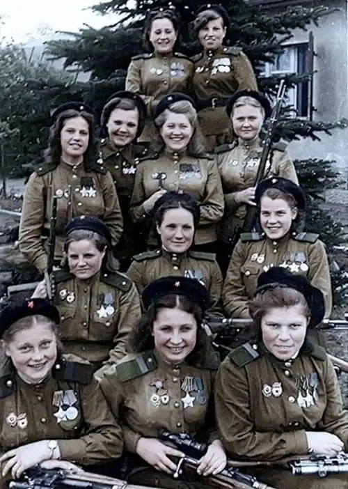 老照片19411945,二战期间的苏联女兵,英姿飒爽,美丽迷人网易订阅