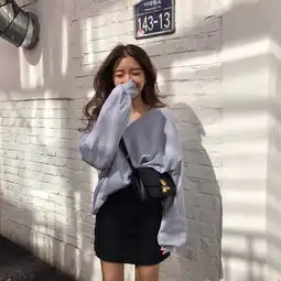 实拍实价现货秋冬新款ins原宿极简主义气质大v领漏肩蝙蝠袖卫衣女